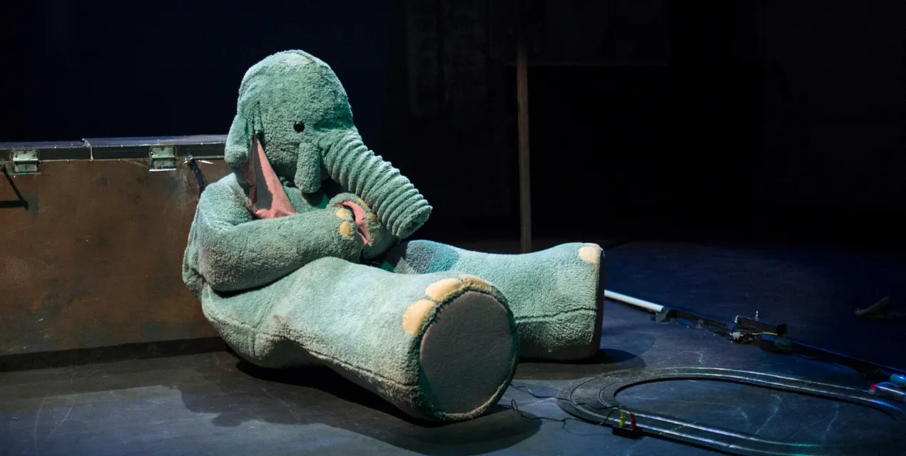 Elefant terrible — El Eje